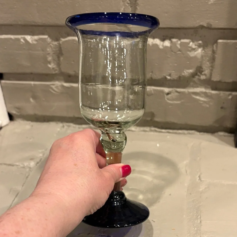 Set of 4 Hand Blown Blue Rimmed Wine/Water/Iced Tea Goblets Made in Mexico - Picture 4 of 7
